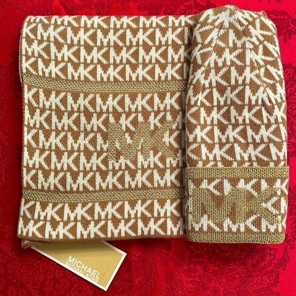 Brand New Michael Kors Hat & Scarf Set Camel Logo Knit w/ Gold Tone Accents - Picture 7 of 7